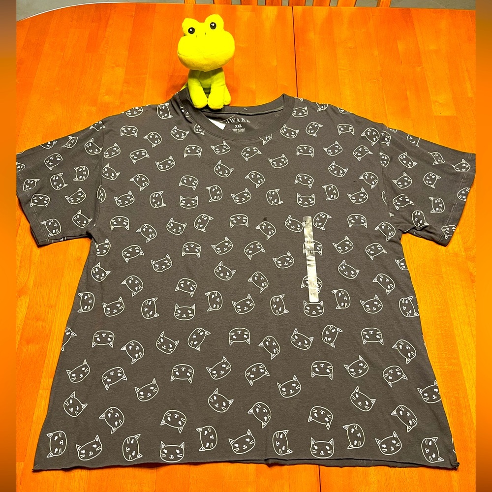 Awake Kitty Cat Gray T-shirt NWT size XXL NWT